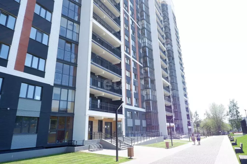3-к кв. Удмуртия, Ижевск 1-я Подлесная ул., 1 (68.0 м) - Фото 0