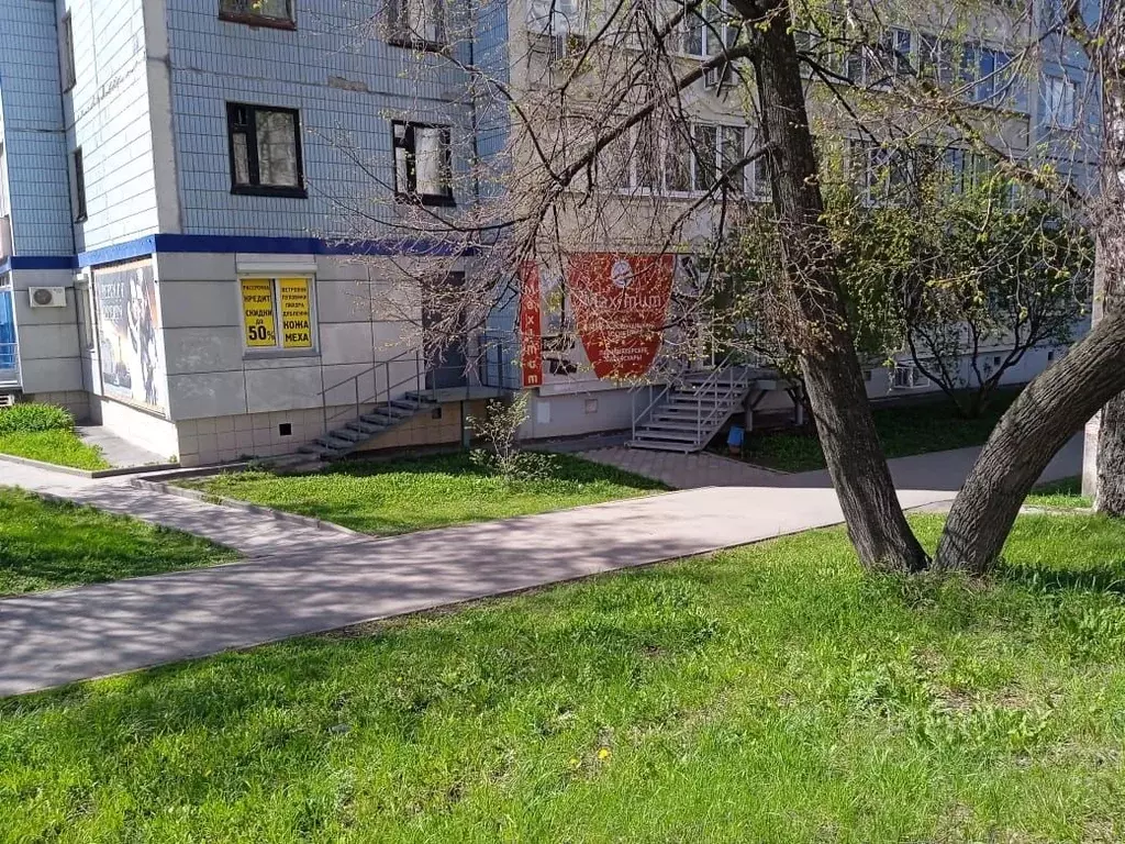 Помещение свободного назначения в Удмуртия, Ижевск ул. Холмогорова, 19 ... - Фото 0