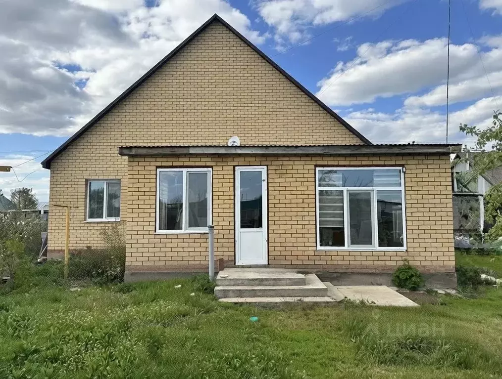 Дом в Оренбургская область, Оренбургский район, с. Нижняя Павловка  ... - Фото 1