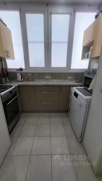 2-к кв. Астраханская область, Астрахань ул. Куликова, 81к2 (67.0 м) - Фото 2