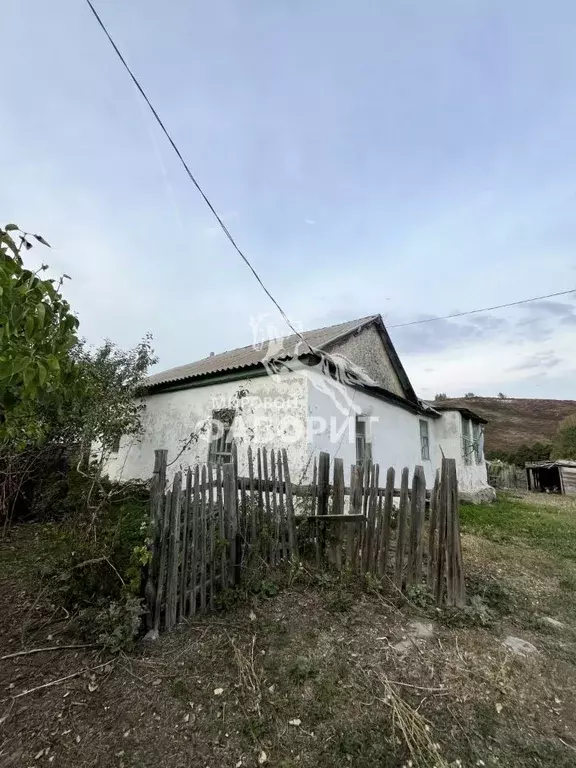Дом в Оренбургская область, Кувандыкский муниципальный округ, с. Сара ... - Фото 1