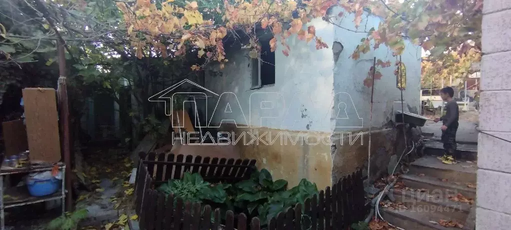 Дом в Крым, Алушта ул. Горького, 65 (100 м) - Фото 1
