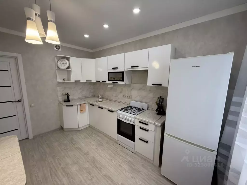 2-к кв. Астраханская область, Астрахань ул. Генерала Епишева, 19 (70.0 ... - Фото 2