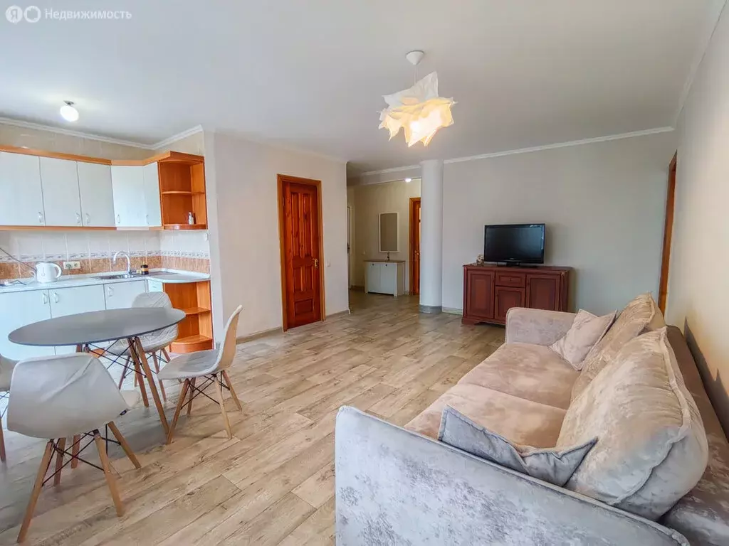3-комнатная квартира: Алушта, улица Ленина, 30 (63.8 м) - Фото 2