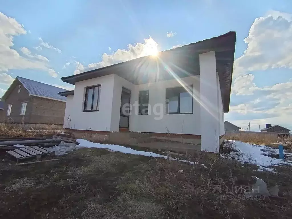 Дом в Башкортостан, Стерлитамакский район, Казадаевский сельсовет, с. ... - Фото 1