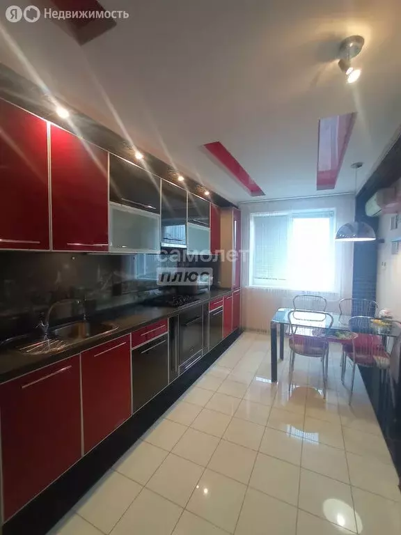 4-комнатная квартира: Омск, улица Дмитриева, 2/1 (81 м) - Фото 0
