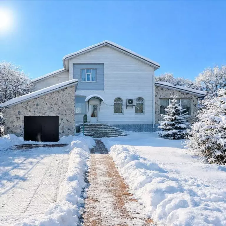 Дом в Самарская область, Кинель Лебедь мкр, пер. Железнодорожный, 1М ... - Фото 1