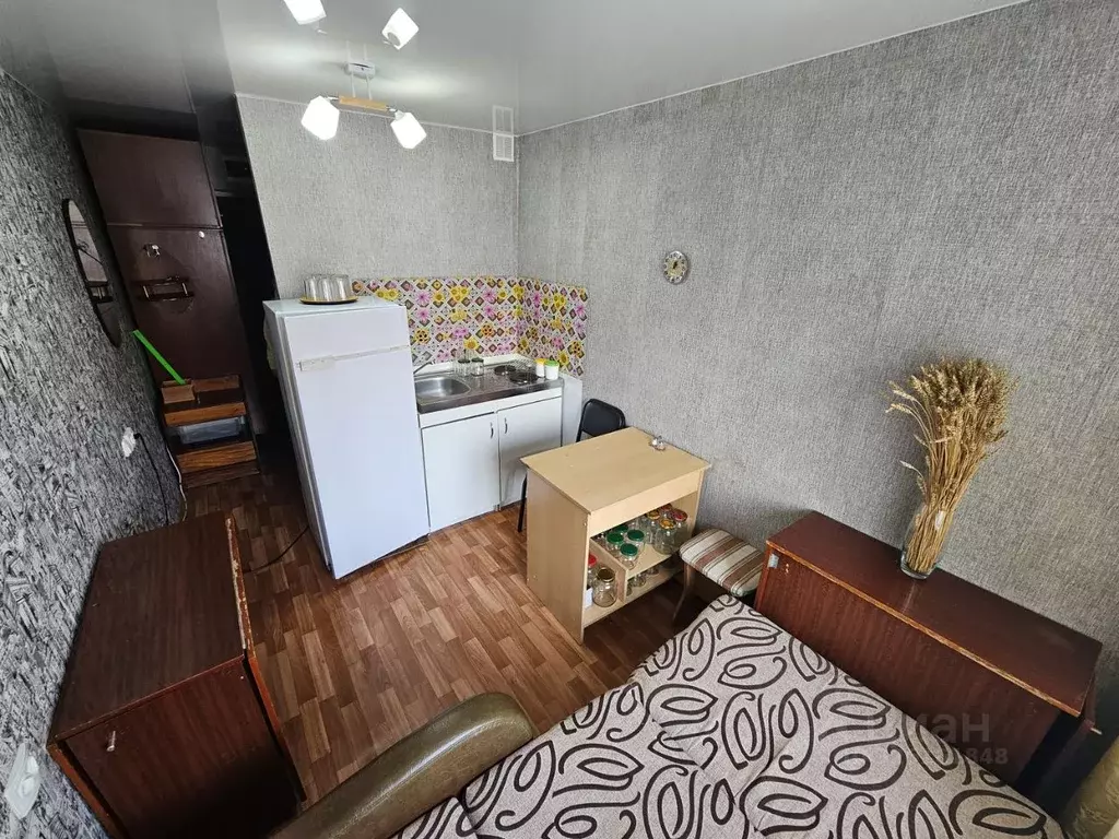 Комната Омская область, Омск ул. Петра Ильичева, 2 (12.0 м) - Фото 1