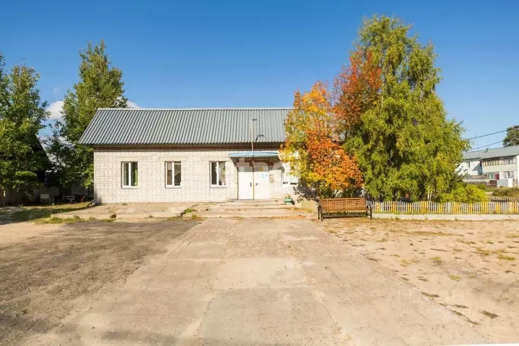 Торговая площадь в Ханты-Мансийский АО, Сургутский район, Солнечный ... - Фото 0