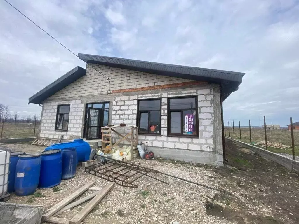 Дом в Ставропольский край, Предгорный муниципальный округ, пос. ... - Фото 0