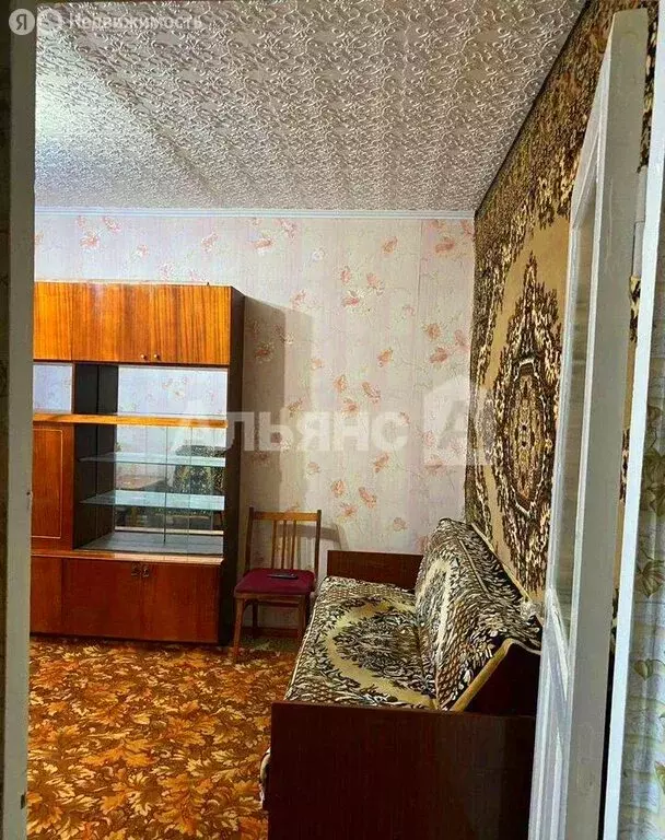3-комнатная квартира: Усть-Лабинск, Красная улица, 300/54 (57.5 м) - Фото 2