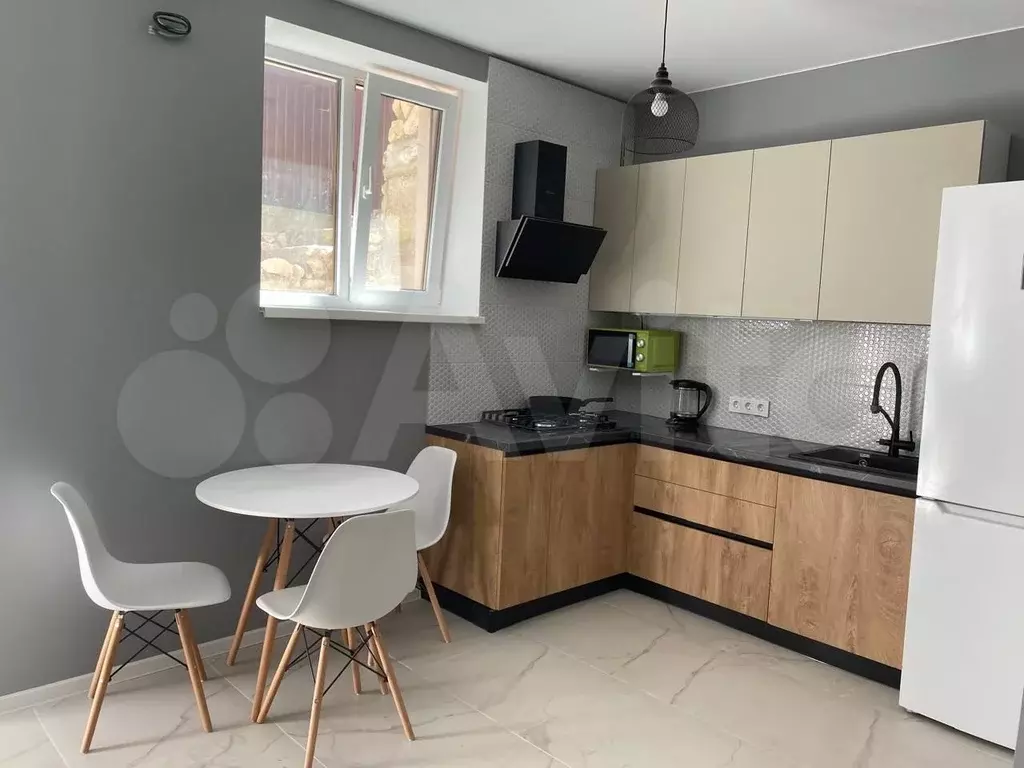 1-к. квартира, 46 м, 1/3 эт. - Фото 1