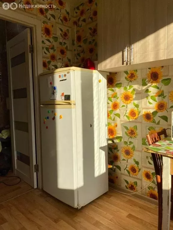 3-комнатная квартира: Нижний Новгород, улица Политбойцов, 22 (56.6 м) - Фото 1