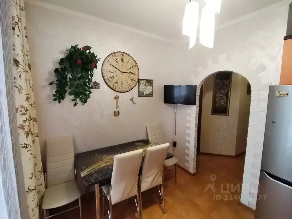 2-к кв. Псковская область, Псков Новгородская ул., 18 (53.0 м) - Фото 0