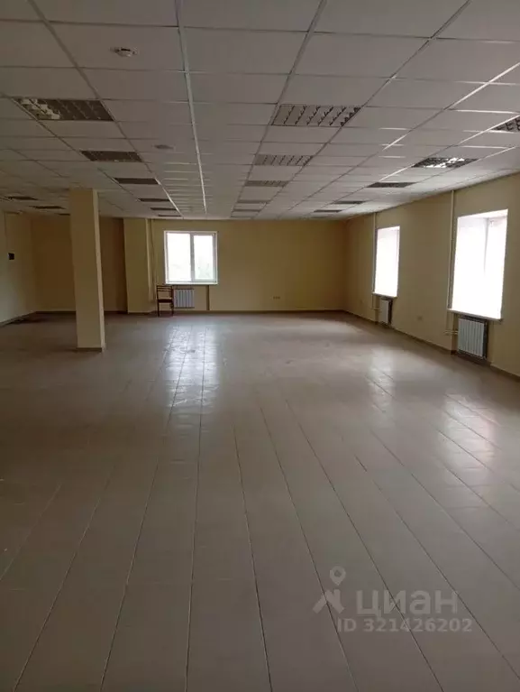 Помещение свободного назначения в Свердловская область, Серов ул. ... - Фото 1
