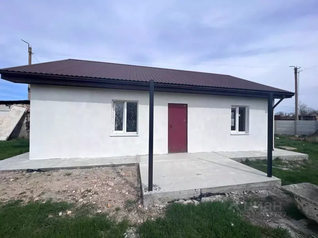 Дом в Крым, Евпатория городской округ, Новоозерное пгт пл. Центральная ... - Фото 1