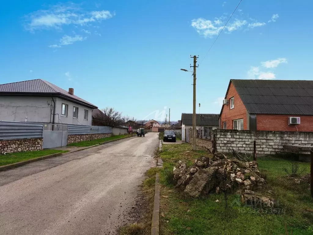 Участок в Севастополь с. Орлиное, ул. Рябиновая, 12Б (10.0 сот.) - Фото 2