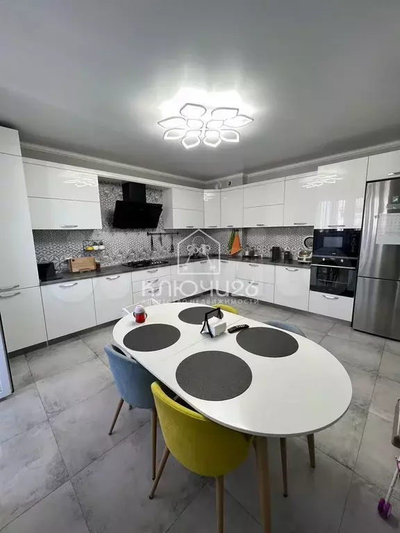 3-к. квартира, 135 м, 8/9 эт. - Фото 0
