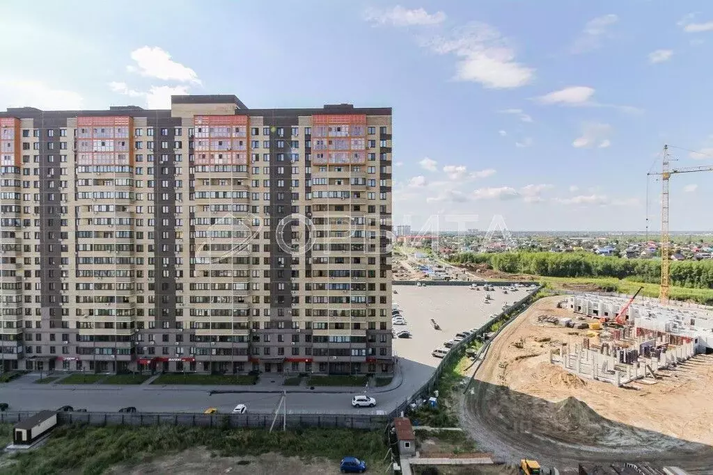 3-к кв. Тюменская область, Тюмень ул. Алматинская, 12 (64.0 м) - Фото 0