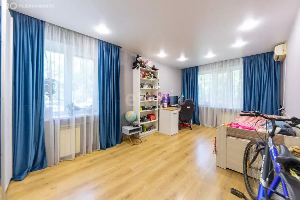 3-комнатная квартира: Хабаровск, улица Олега Кошевого, 31 (61.6 м) - Фото 1