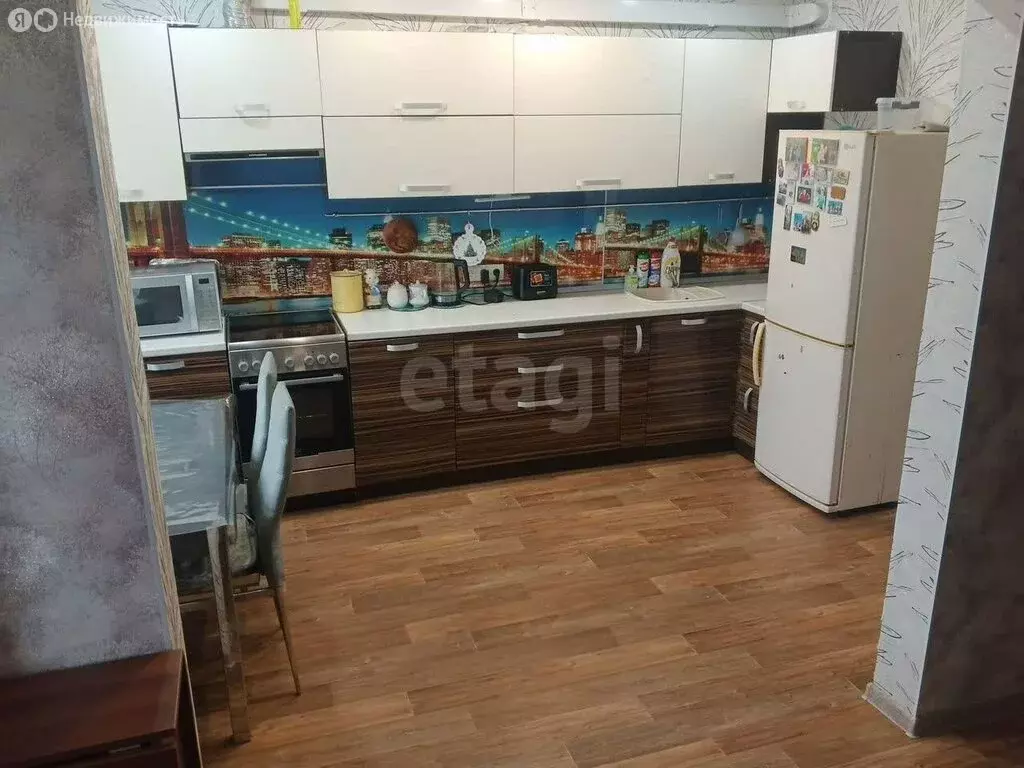 3-комнатная квартира: Барнаул, улица Сергея Ускова, 16 (66.4 м) - Фото 2