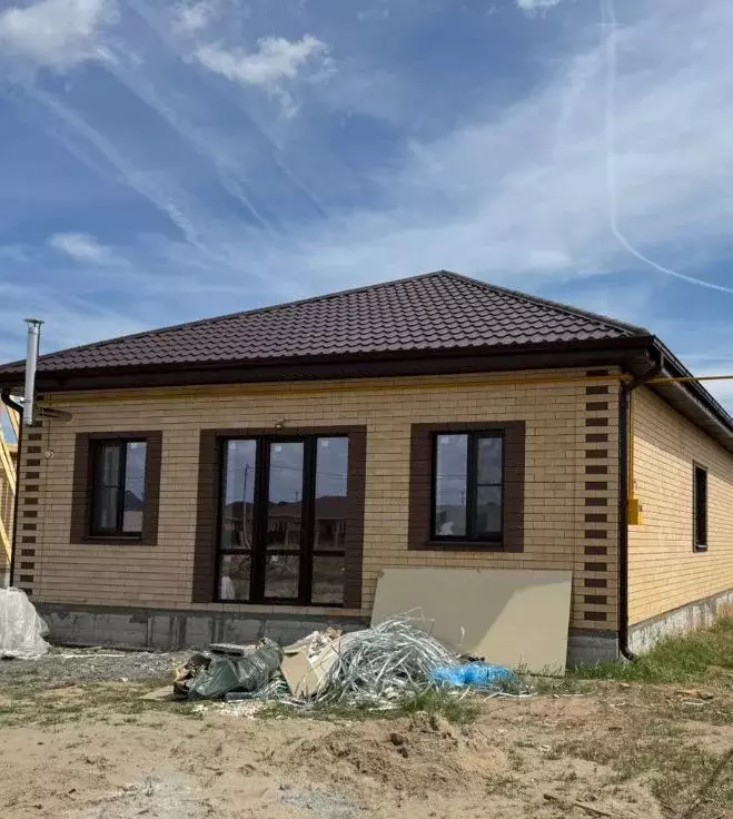 Дом в Астраханская область, Приволжский район, с. Растопуловка ул. ... - Фото 1