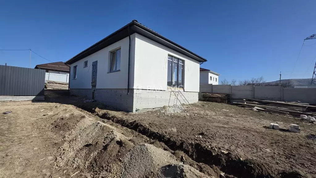 Дом в Крым, Симферопольский район, Добровское с/пос, с. Заречное ул. ... - Фото 1