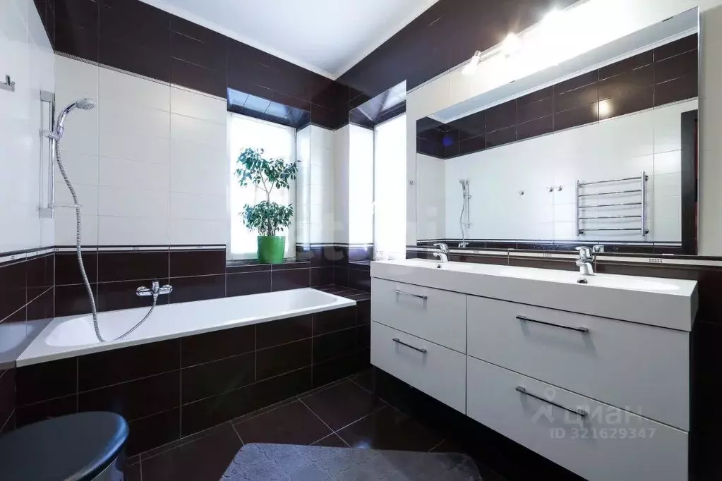 Дом в Калининградская область, Калининград Коломенская ул., 13 (320 м) - Фото 1