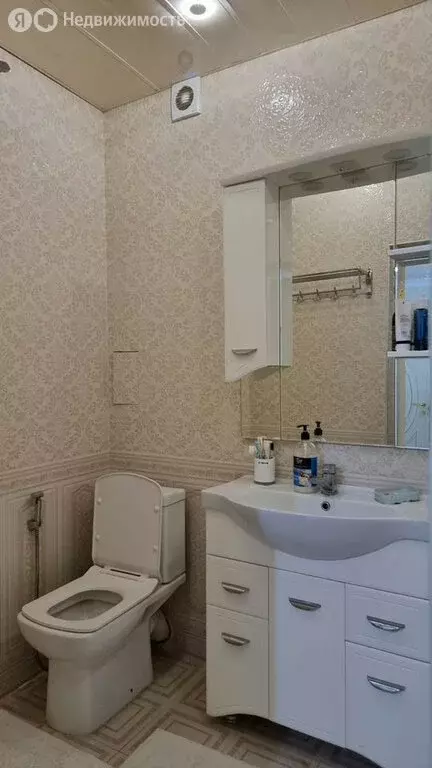 3-комнатная квартира: Махачкала, улица Агасиева, 24В (100 м) - Фото 1