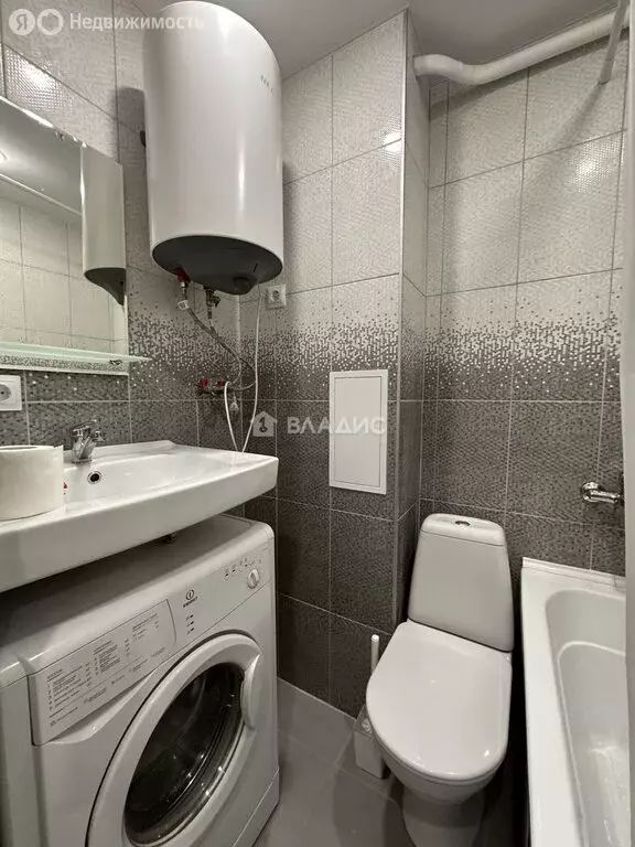 Квартира-студия: Нижний Новгород, улица Космонавта Комарова, 11 (13 м) - Фото 0