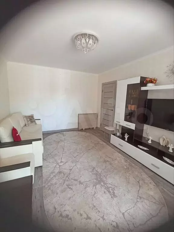 2-к. квартира, 50 м, 1/9 эт. - Фото 1