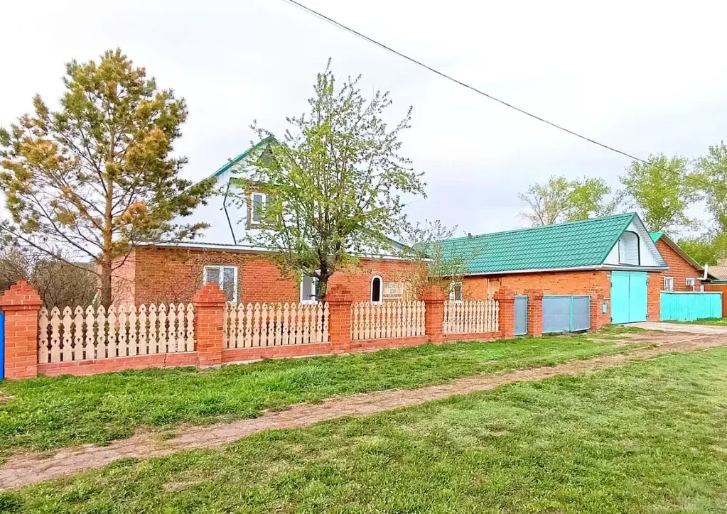 Дом в Омская область, с. Одесское ул. Советская (72 м) - Фото 1