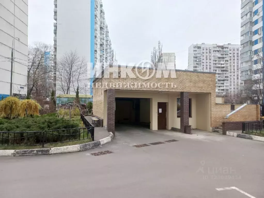 Гараж в Москва ул. Крылатские Холмы, 33К3 (18 м) - Фото 1