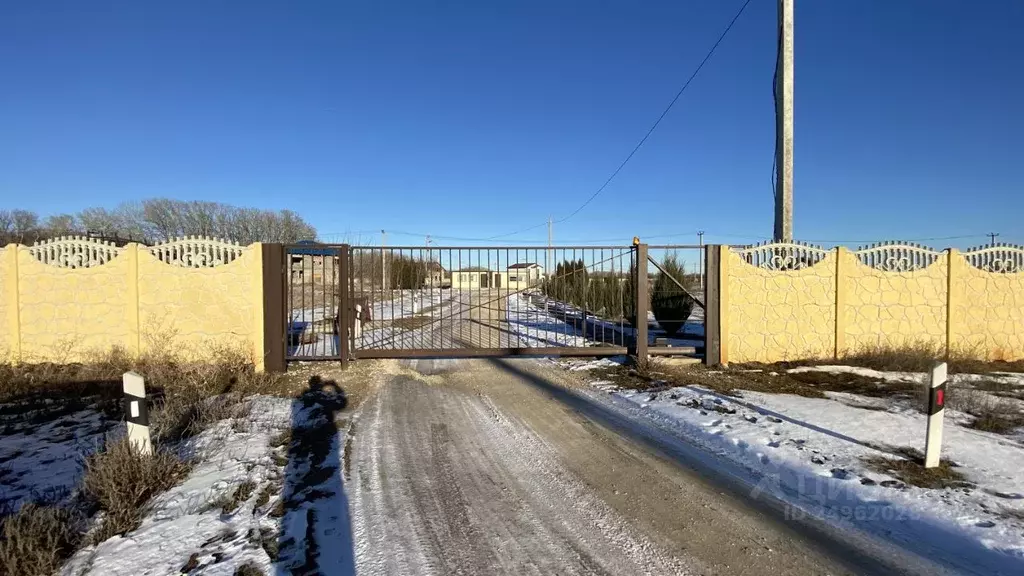 Участок в Волгоградская область, Среднеахтубинский район, Красное ... - Фото 1