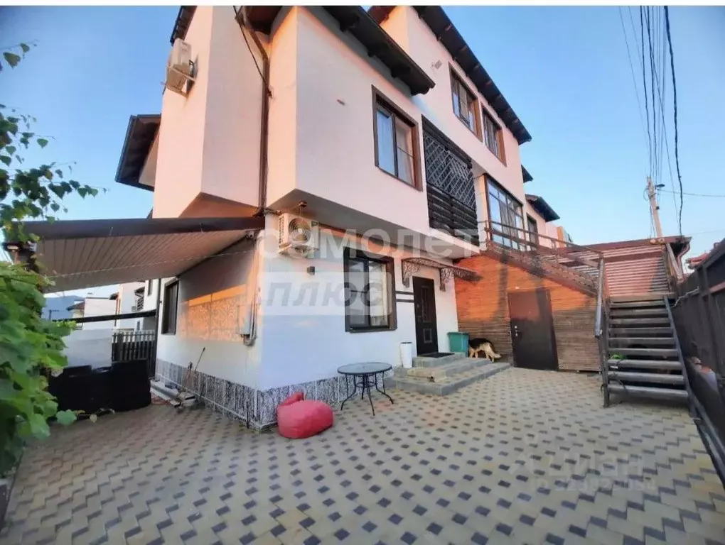 Дом в Краснодарский край, Геленджик ул. Майи Осичевой (200 м) - Фото 1