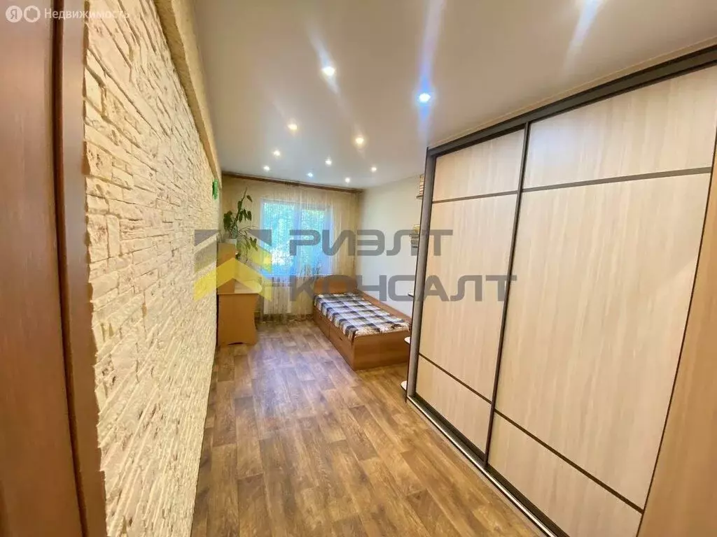 3-комнатная квартира: Омск, улица Попова, 3 (62 м) - Фото 1