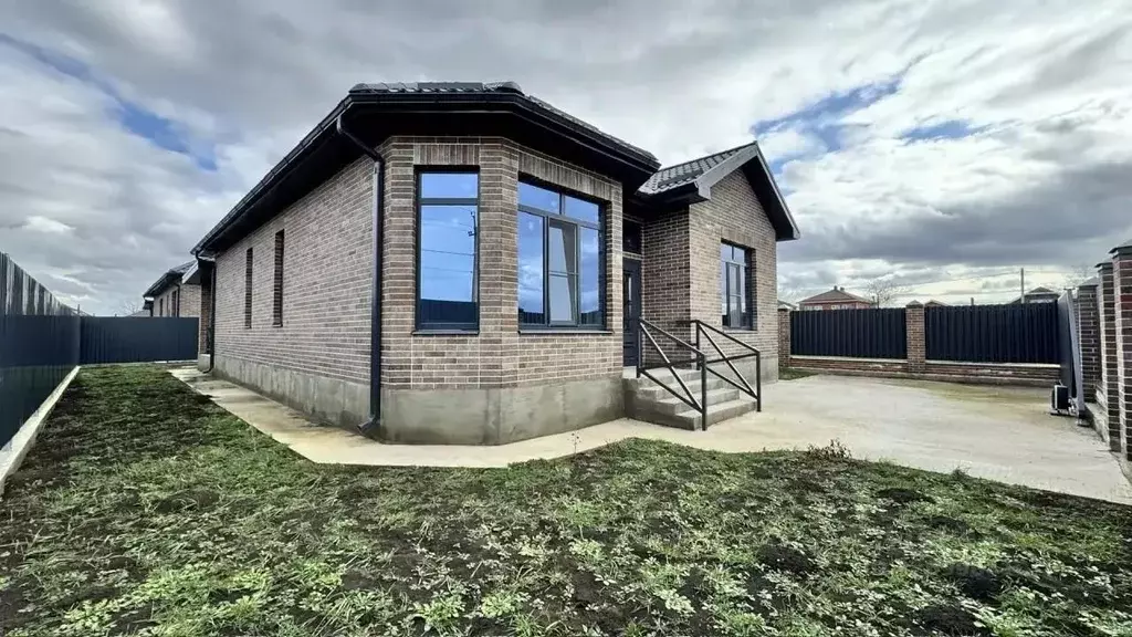 Дом в Краснодарский край, Динской район, Южно-Кубанское с/пос, пос. ... - Фото 1