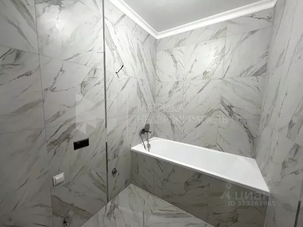 2-к кв. Тюменская область, Тюмень ул. Краснооктябрьская, 6 (60.7 м) - Фото 0