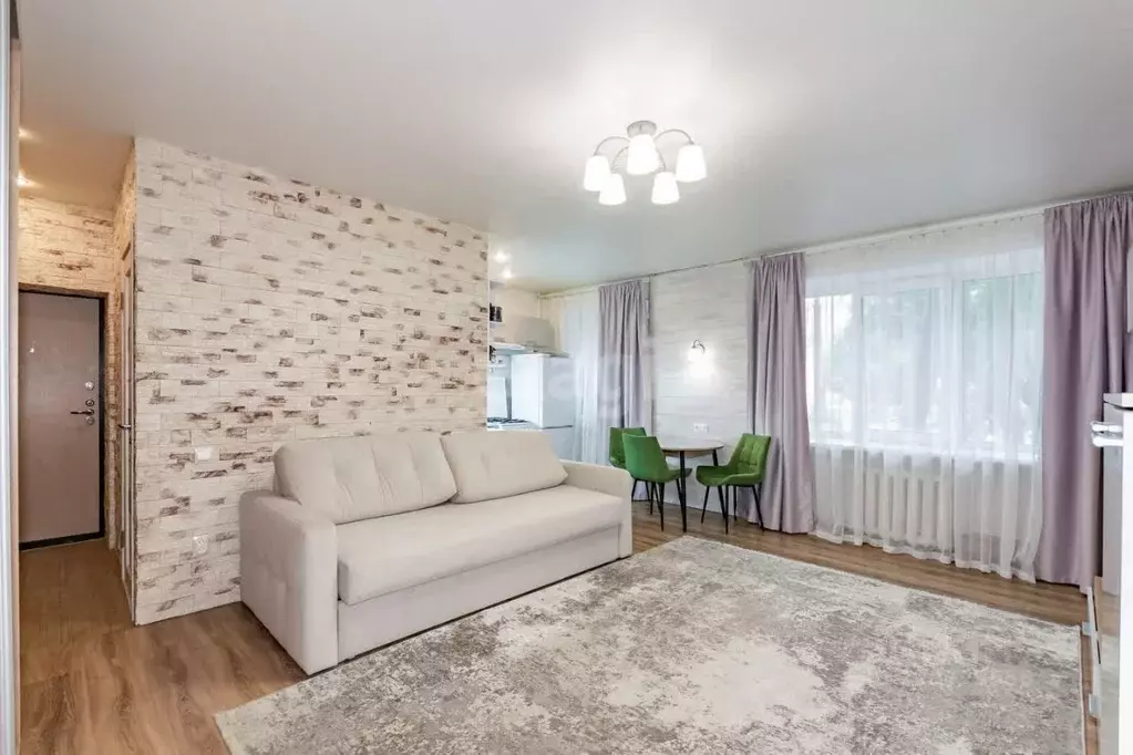 2-к кв. Свердловская область, Екатеринбург ул. Первомайская, 72 (41.8 ... - Фото 1