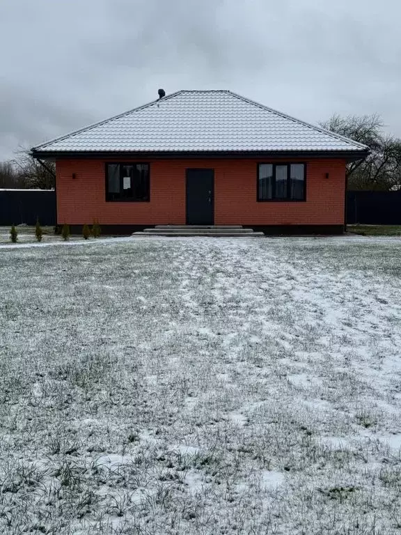 Дом в Псковская область, Псковский район, Писковичская волость, д. ... - Фото 1