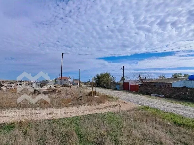 Участок в Крым, Черноморский район, Окуневское с/пос, с. Громово ул. ... - Фото 1