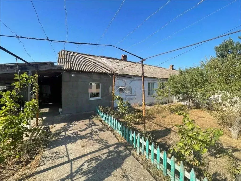 Дом в Крым, Черноморский район, Новоивановское с/пос, с. Хмелево ул. ... - Фото 1