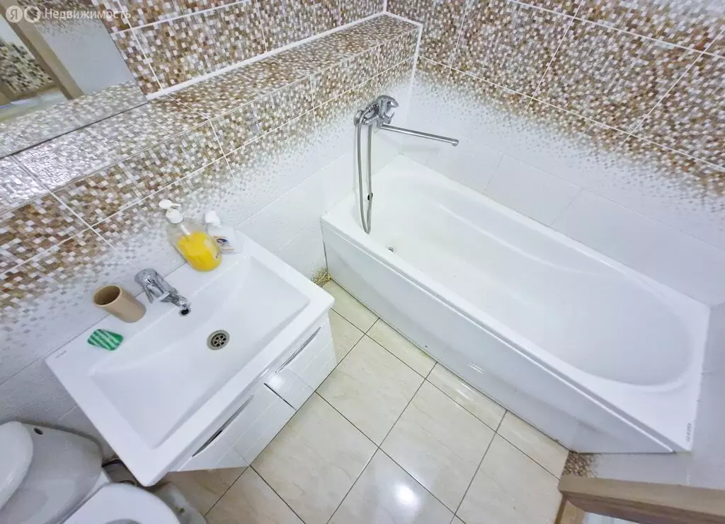 1-комнатная квартира: Екатеринбург, улица Старых Большевиков, 3А (42.1 ... - Фото 0