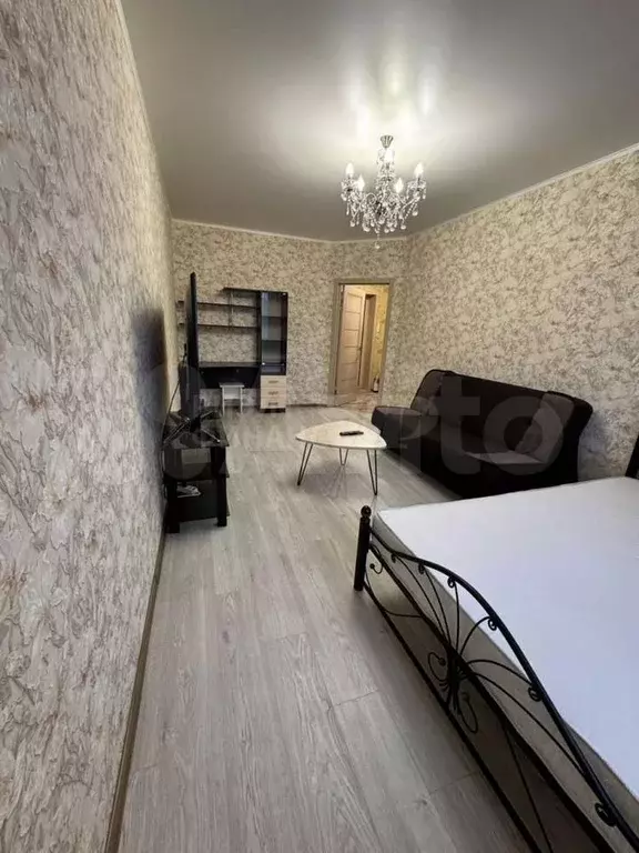 1-к. квартира, 40 м, 6/8 эт. - Фото 1