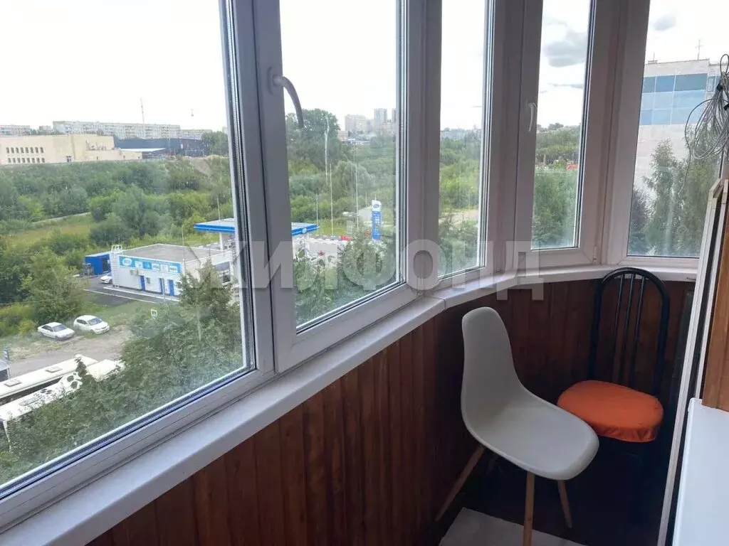 4-комнатная квартира: Новосибирск, Лазурная улица, 2 (75.8 м) - Фото 1