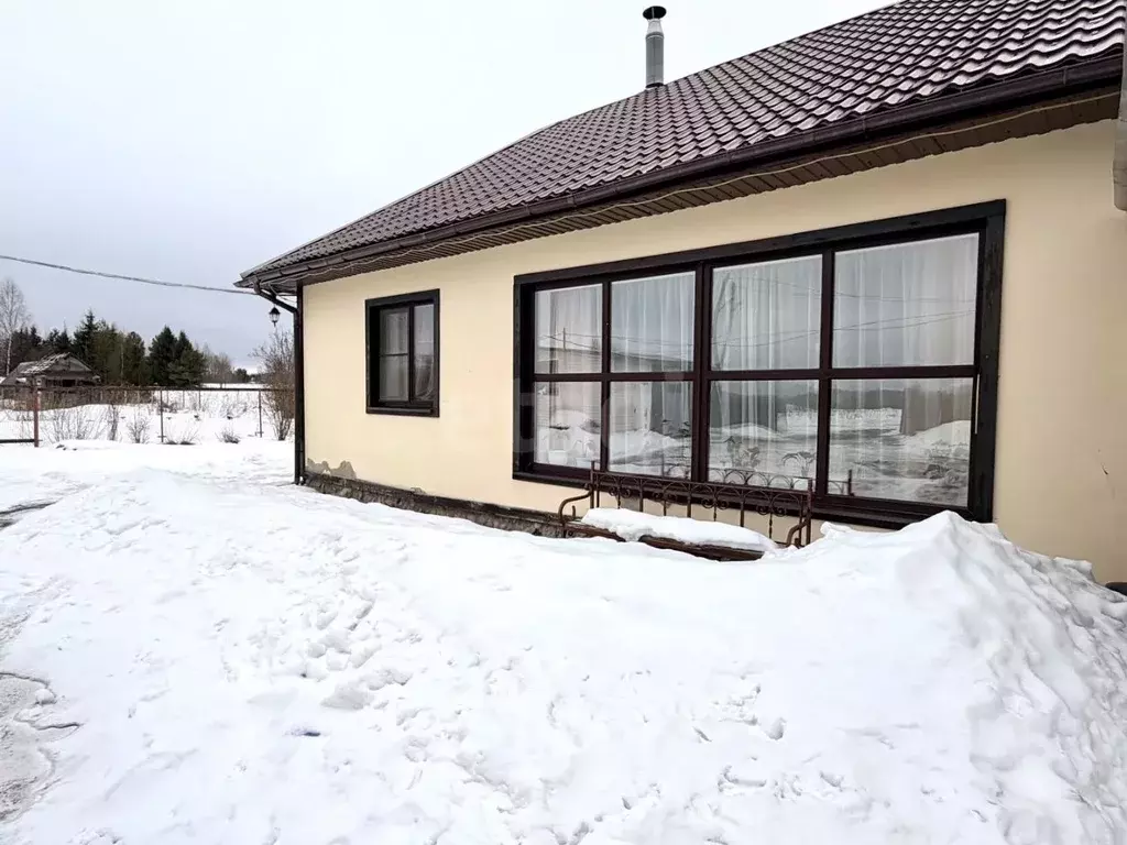 Дом в Ленинградская область, Киришский район, Пчевское с/пос, д. ... - Фото 1