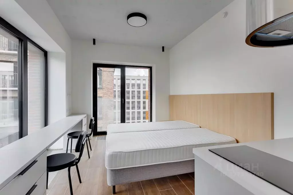 Студия Санкт-Петербург наб. Макарова, 58 (24.1 м) - Фото 1