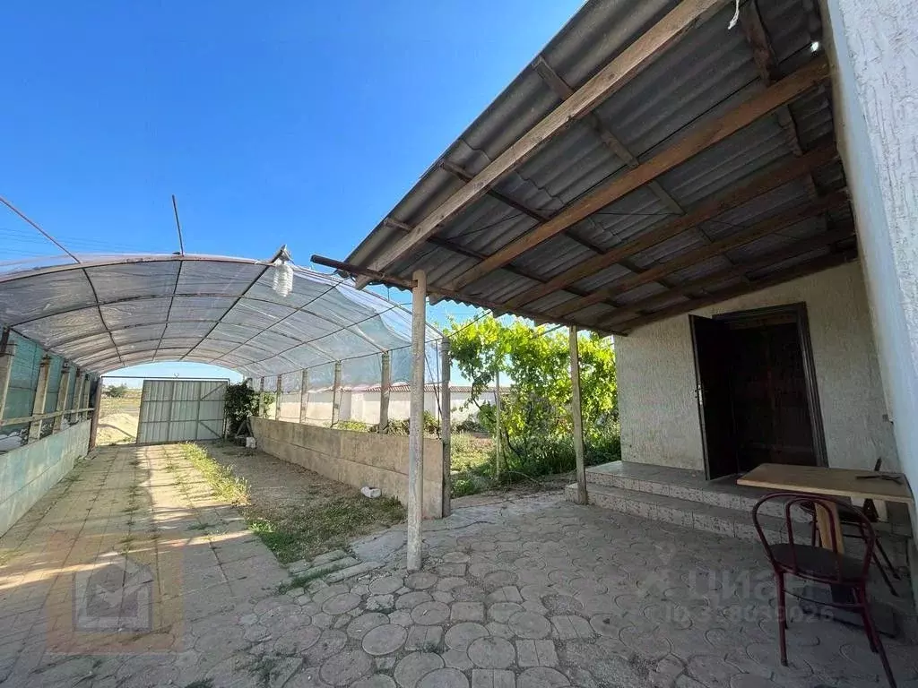 Дом в Крым, Сакский район, Митяевское с/пос, с. Долинка ул. ... - Фото 1