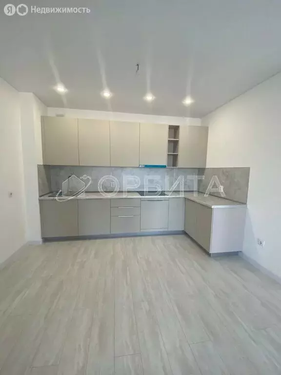 3-комнатная квартира: Тюмень, улица Николая Глебова, 3 (93 м) - Фото 0