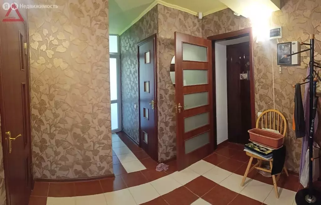 3-комнатная квартира: Судак, улица Истрашкина, 15 (65.3 м) - Фото 0
